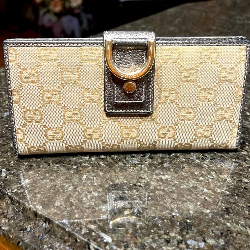 Authentic Gucci wallet
